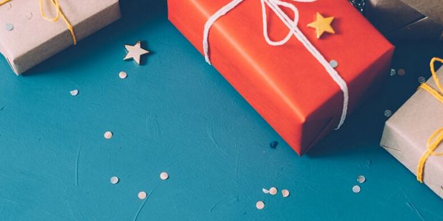 Come spedire un pacco regalo Natale economico e facile